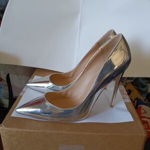 Size 14 silver metallic pumps